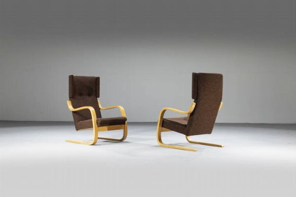 ALVAR AALTO : Coppia di poltrone mod. Wingback  - Asta Design - Associazione Nazionale - Case d'Asta italiane