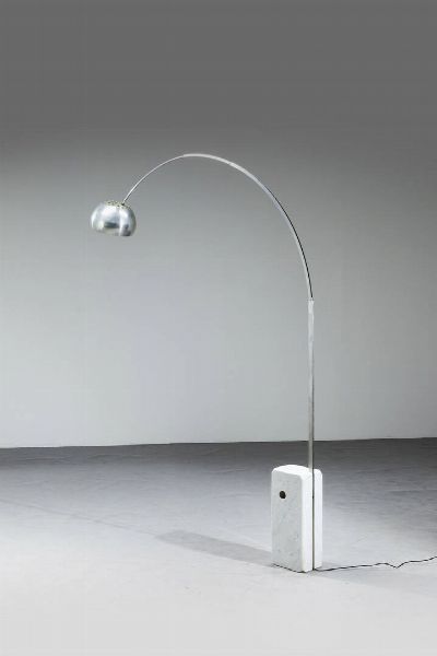 ACHILLE E PIER GIACOMO CASTIGLIONI : Lampada da terra mod. Arco  - Asta Design - Associazione Nazionale - Case d'Asta italiane