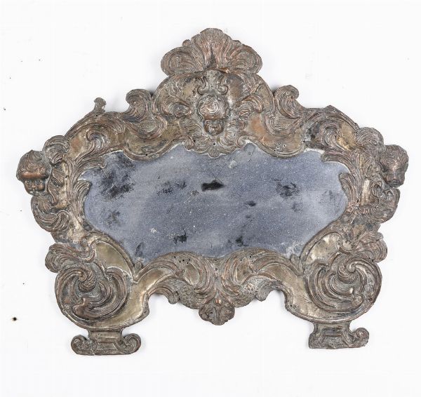 Grande cornice da cartagloria in rame sbalzato, fine XVIII secolo  - Asta Antiquariato - Associazione Nazionale - Case d'Asta italiane