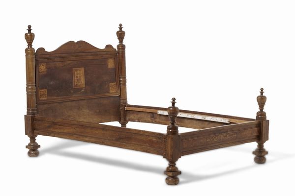 Letto in legno intarsiato. XVIII secolo  - Asta Antiquariato - Associazione Nazionale - Case d'Asta italiane