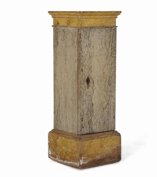 Comodino a colonna in legno laccato  - Asta Antiquariato - Associazione Nazionale - Case d'Asta italiane