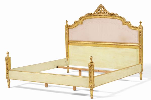 Letto in legno intagliato e dorato, XX secolo  - Asta Antiquariato - Associazione Nazionale - Case d'Asta italiane