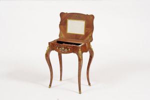 Toilette Napoleone III lastronata ed intarsiata. XIX secolo  - Asta Antiquariato - Associazione Nazionale - Case d'Asta italiane