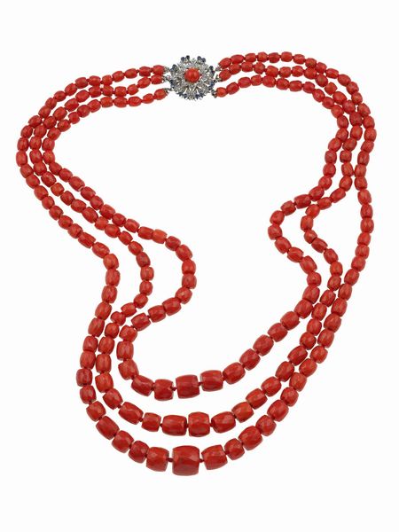 Collana a tre fili di corallo sfaccettato  - Asta Fine Jewels - Associazione Nazionale - Case d'Asta italiane