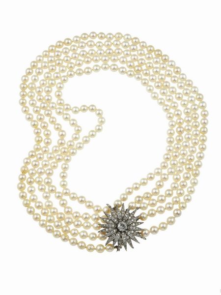 Collana a cinque fili di perle coltivate. Fermezza con diamanti di vecchio taglio  - Asta Fine Jewels - Associazione Nazionale - Case d'Asta italiane