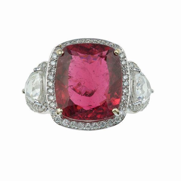 Anello con rubellite e diamanti  - Asta Fine Jewels - Associazione Nazionale - Case d'Asta italiane