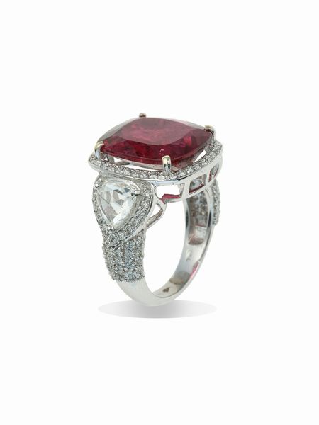 Anello con rubellite e diamanti  - Asta Fine Jewels - Associazione Nazionale - Case d'Asta italiane