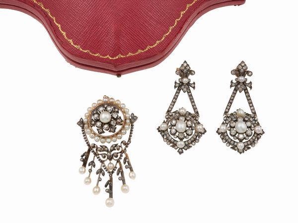 Demi-parure composta da orecchini e spilla/pendente con diamanti e piccole perle  - Asta Fine Jewels - Associazione Nazionale - Case d'Asta italiane