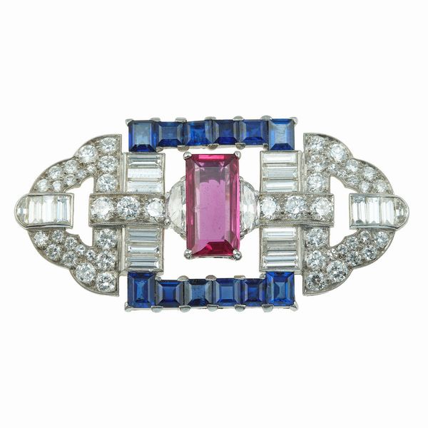 J.E.Caldwell & Co. Spilla con diamanti, zaffiri e rubino  - Asta Fine Jewels - Associazione Nazionale - Case d'Asta italiane