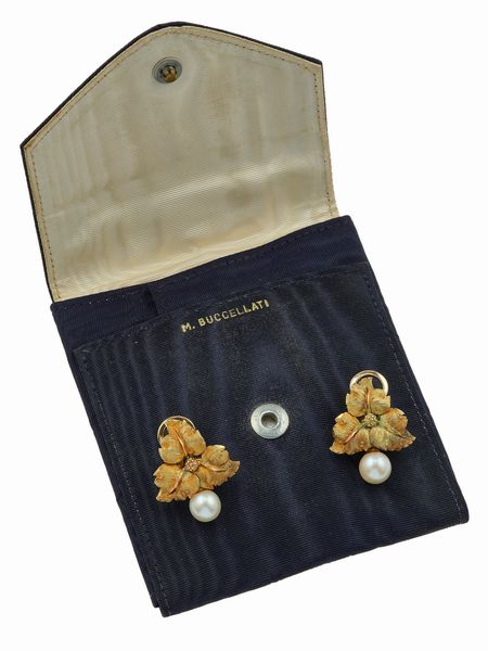 Orecchini a soggetto floreale con perle coltivate  - Asta Fine Jewels - Associazione Nazionale - Case d'Asta italiane