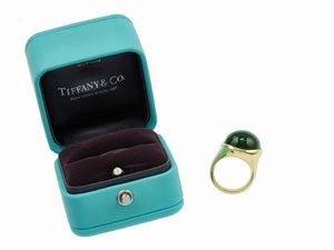 Tiffany & Co. by Elsa Peretti. Anello Cabochon con giada verde  - Asta Fine Jewels - Associazione Nazionale - Case d'Asta italiane