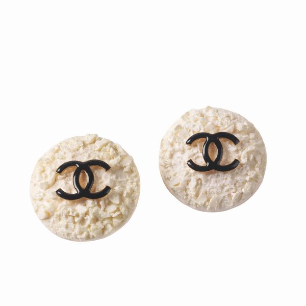 CHANEL ORECCHINI CON LOGO  - Asta Vintage: borse e accessori di hermes, louis vuitton e altre grandi maison - Associazione Nazionale - Case d'Asta italiane