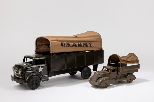 Marx Toys : Due camion militari USA Army  - Asta Giocattoli d'Epoca - Associazione Nazionale - Case d'Asta italiane