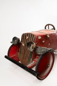 Auto a pedali in legno  - Asta Giocattoli d'Epoca - Associazione Nazionale - Case d'Asta italiane