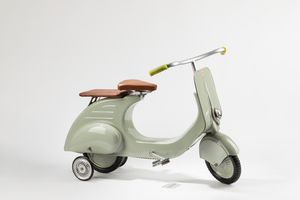 Pierre Gui : Vespa a pedali  - Asta Giocattoli d'Epoca - Associazione Nazionale - Case d'Asta italiane