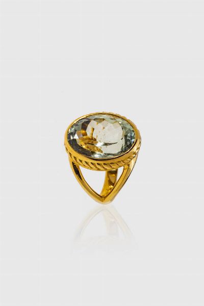 ANELLO : Peso gr 18 8 Misura 15 (55) in oro giallo con al centro grande fluorite taglio ovale  - Asta Gioielli  - Associazione Nazionale - Case d'Asta italiane