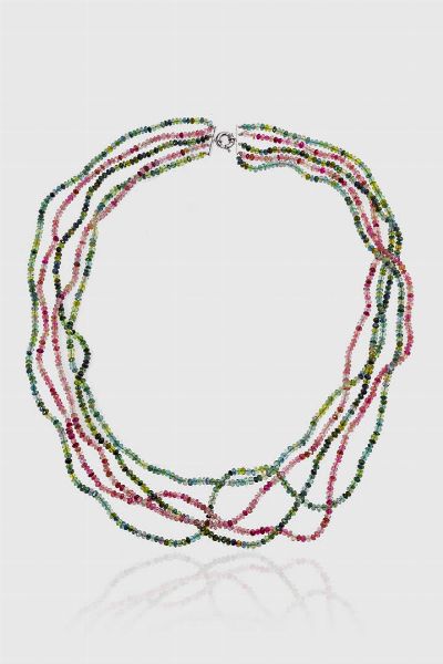 LUNGA COLLANA : Lunghezza cm 65 composto da cinque fili di dischi di tormaline verdi e rosa. Chiusura in argento ad anello.  - Asta Gioielli  - Associazione Nazionale - Case d'Asta italiane