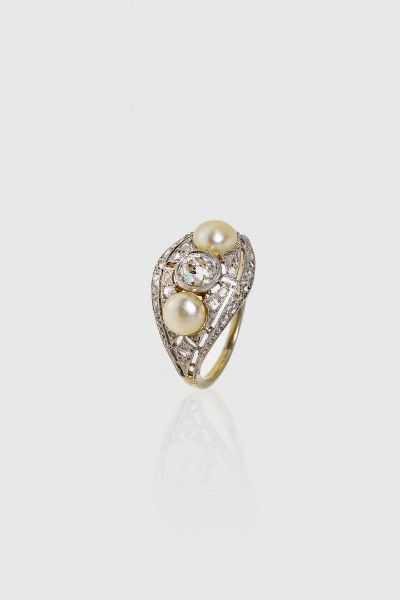 ANELLO : Peso gr 3 3 Misura 10 (50) in oro bianco  anni '920  sommit con due perline naturali e diamanti taglio brillante di vecchio taglio e rosette per totali ct 0 30 ca (una mancante)  - Asta Gioielli  - Associazione Nazionale - Case d'Asta italiane