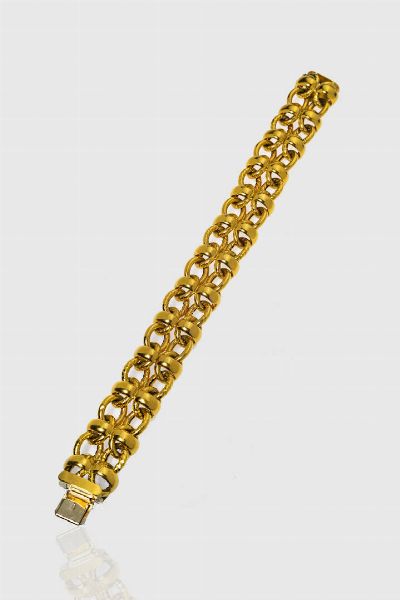 BRACCIALE : Peso gr 35 9 Lunghezza cm 21 Spessore cm 2 in oro giallo  anni '50  lavorato ad anelli intrecciati e lavorati a corda.  - Asta Gioielli  - Associazione Nazionale - Case d'Asta italiane