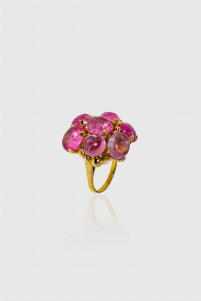 ANELLO : Peso gr 16 1 Misura 11(51) in oro giallo  sommit con tormaline rosa cabochon  - Asta Gioielli  - Associazione Nazionale - Case d'Asta italiane