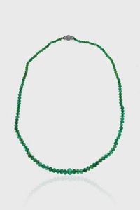 COLLANA - Peso gr 27 2 Lunghezza cm 57 composto da un filo di sfere a scalare di smeraldi dal diam. di mm 3 8 a 9 ca per  [..]