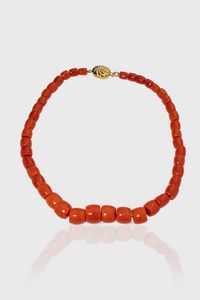 COLLANA - Peso gr 90 8 Lunghezza cm 47 composta da un filo di barilotti a scalare di corallo rosso mediterraneo  dal diam.  [..]