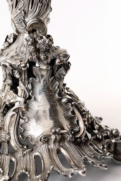 Grande candelabro in argento sterling a sette luci, Londra 1837, argentiere Robert Garrard  - Asta Argenti Antichi e da Collezione - Associazione Nazionale - Case d'Asta italiane