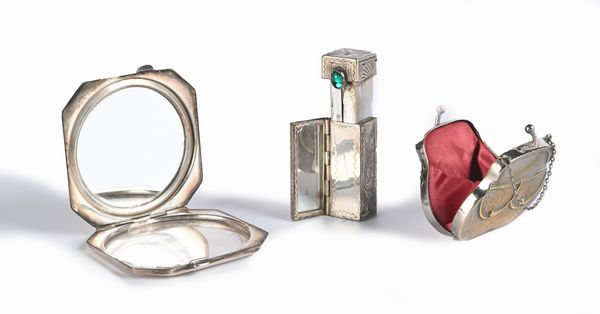 Tre accessori femminili in argento e in metallo argentato  - Asta Argenti Antichi e da Collezione - Associazione Nazionale - Case d'Asta italiane