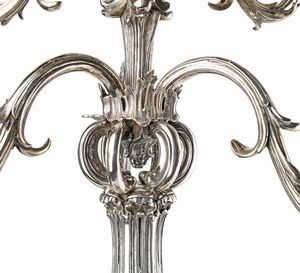 Grande candelabro in argento sterling a sette luci, Londra 1837, argentiere Robert Garrard  - Asta Argenti Antichi e da Collezione - Associazione Nazionale - Case d'Asta italiane