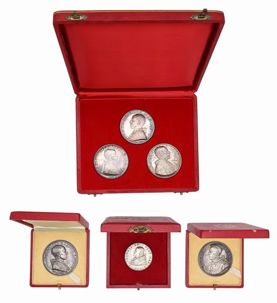 Sei medaglie in argento ufficiali annuali della Città del Vaticano: 5 di Pio XII - Anno I, VII, X, XV e XX e Giovanni XXIII 1960 A. II Medaglia straordinaria Salus Populi (35 mm)  - Asta Numismatica - Associazione Nazionale - Case d'Asta italiane