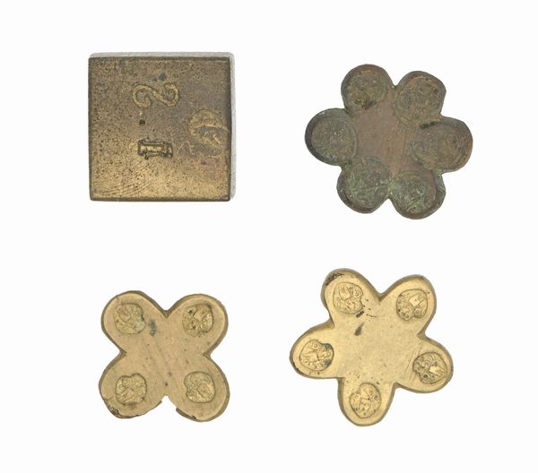 Lotto di 4 Pesi monetali contromarcati; 3 polilobati e 1 quadrangolare uniface in bronzo ed ottone del XVII-XIX secolo  - Asta Numismatica - Associazione Nazionale - Case d'Asta italiane