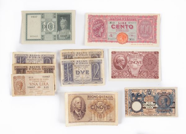 Lotto Cartamoneta Regno d'Italia e Luogotenenza: 5 Lire Biglietto di Stato 1904 Floreale Vittorio Emanuele III Seriale 5050 035932 Dall'Ara-Righetti; 5 Lire Biglietto di Stato 1938-XVII Fascio Vittorio Emanuele III Serie 0327 663465; 100 Lire Italia Turrita Testina 10/12/1944 Serie M22 074317 e 5 Lire Biglietto di Stato Atena 23/11/1944 Serie 1070 782370 Umberto II  - Asta Numismatica - Associazione Nazionale - Case d'Asta italiane