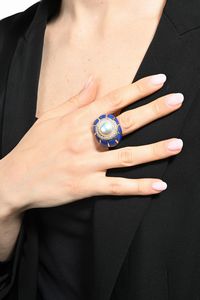 Anello da cocktail in oro, lapislazzuli, perla e brillanti  - Asta Importanti Gioielli e Orologi da polso e da tasca - Associazione Nazionale - Case d'Asta italiane