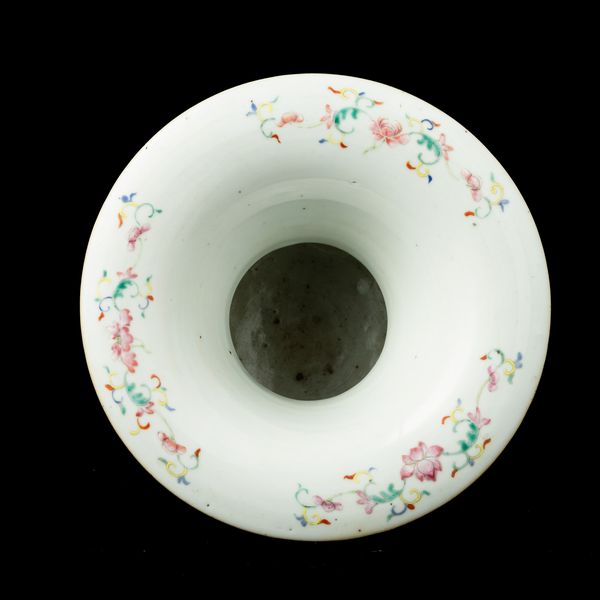 Raro vaso in porcellana Famiglia Rosa ottagonale con decori naturalistici, Cina, Dinastia Qing, marca e del periodo Daoguang (1821-1850)  - Asta Fine Asian Works of Art - Associazione Nazionale - Case d'Asta italiane