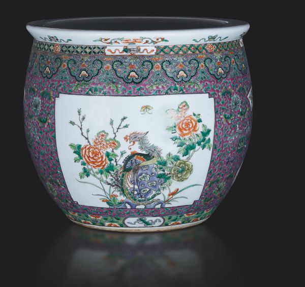 Fish Bowl in porcellana Famiglia Verde con decori naturalistici e uccelli, Cina, Dinastia Qing, epoca Guangxu, XX secolo  - Asta Fine Asian Works of Art - Associazione Nazionale - Case d'Asta italiane