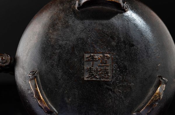 Censer in bronzo con decori d'ispirazione arcaica e anse sagomate, Cina, Dinastia Ming, XVII secolo  - Asta Fine Asian Works of Art - Associazione Nazionale - Case d'Asta italiane