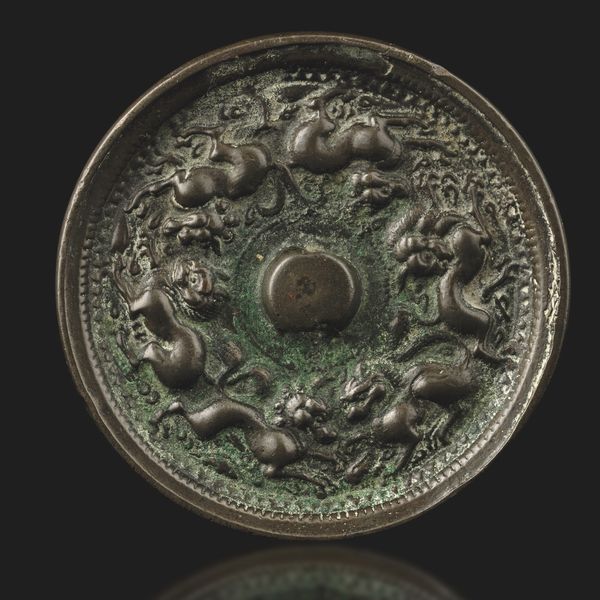 Specchio in bronzo con animali fantastici a rilievo, Cina, Dinastia Han, XII secolo  - Asta Fine Asian Works of Art - Associazione Nazionale - Case d'Asta italiane