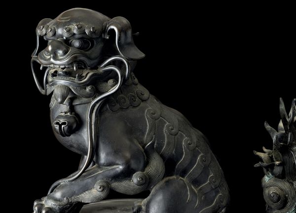 Grande incensiere in bronzo riccamente decorato con cane di Pho, Cina, Dinastia Qing, XIX secolo  - Asta Fine Asian Works of Art - Associazione Nazionale - Case d'Asta italiane