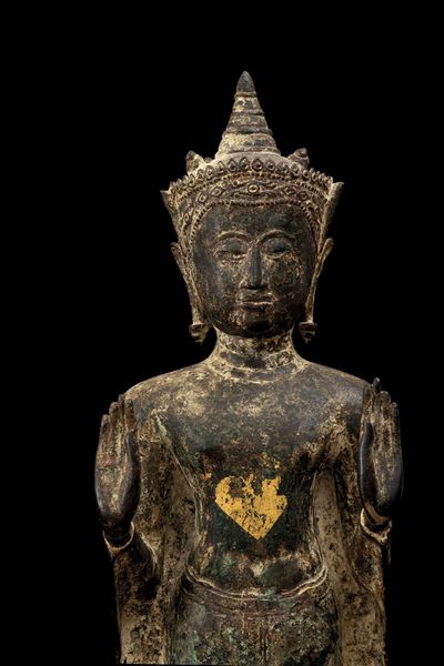 Figura di Buddha stante in bronzo con tracce di doratura, Thailandia, XIX secolo, periodo Ayutthaya   (1351-1767)  - Asta Fine Asian Works of Art - Associazione Nazionale - Case d'Asta italiane