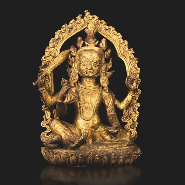 Figura di Mahakala seduto su fior di loto entro aura in bronzo dorato, Nepal, XVII secolo  - Asta Fine Asian Works of Art - Associazione Nazionale - Case d'Asta italiane