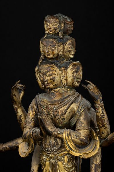 Figura di Avalokiteshvara in rame dorato su base in legno scolpita, Tibet, XVII secolo  - Asta Fine Asian Works of Art - Associazione Nazionale - Case d'Asta italiane