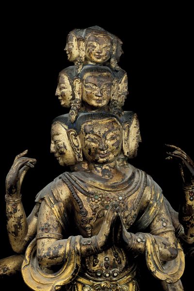 Figura di Avalokiteshvara in rame dorato su base in legno scolpita, Tibet, XVII secolo  - Asta Fine Asian Works of Art - Associazione Nazionale - Case d'Asta italiane