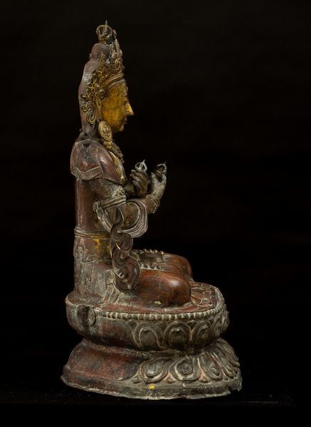 Importante figura di Vajrdara seduta su doppio fior di loto in rame repoussé e bronzo parzialmente dorato, Tibet, XV secolo  - Asta Fine Asian Works of Art - Associazione Nazionale - Case d'Asta italiane