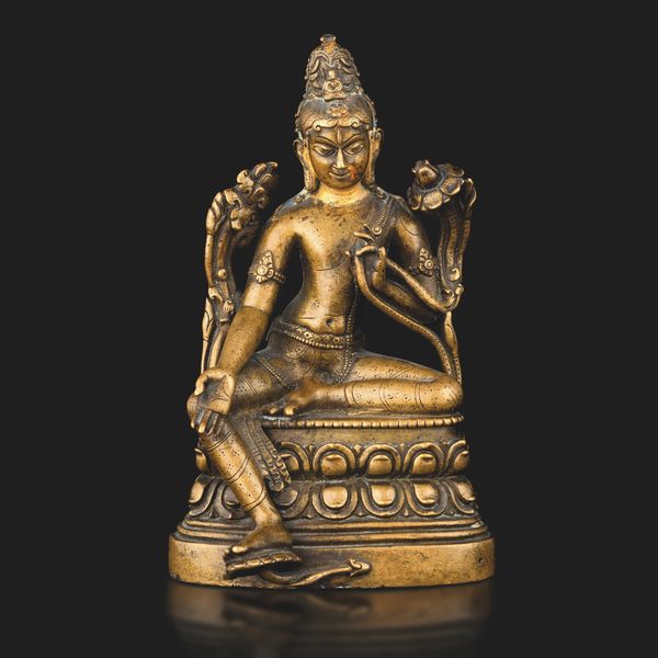 Figura di Padmapani seduta su doppio fior di loto in bronzo con tracce di doratura, Nepal, XVI secolo  - Asta Fine Asian Works of Art - Associazione Nazionale - Case d'Asta italiane