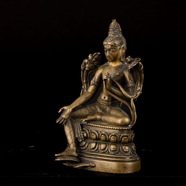 Figura di Padmapani seduta su doppio fior di loto in bronzo con tracce di doratura, Nepal, XVI secolo  - Asta Fine Asian Works of Art - Associazione Nazionale - Case d'Asta italiane