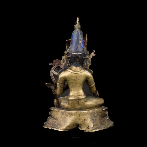 Figura di Avalokitesvara seduto su doppio fior di loto in ottone dorato, Tibet, XIV - XV secolo  - Asta Fine Asian Works of Art - Associazione Nazionale - Case d'Asta italiane