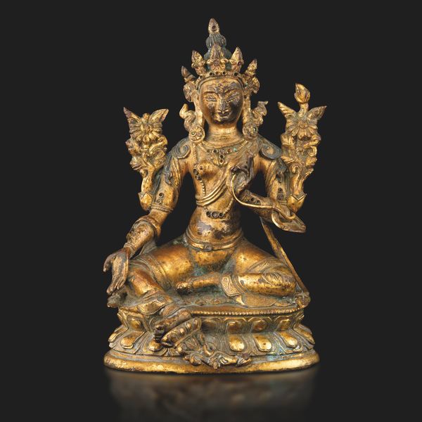 Figura di Buddha in bronzo dorato seduto su doppio fiore di loto con inserti in pietre dure, Nepal, XVII secolo  - Asta Fine Asian Works of Art - Associazione Nazionale - Case d'Asta italiane