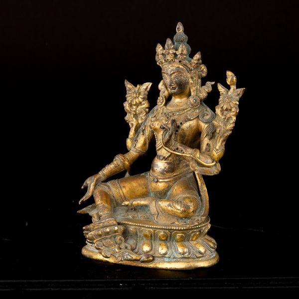 Figura di Buddha in bronzo dorato seduto su doppio fiore di loto con inserti in pietre dure, Nepal, XVII secolo  - Asta Fine Asian Works of Art - Associazione Nazionale - Case d'Asta italiane