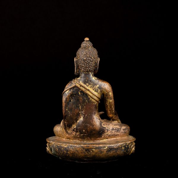 Figura di Akshobhya in bronzo dorato e tracce di doratura, Nepal, XVI secolo  - Asta Fine Asian Works of Art - Associazione Nazionale - Case d'Asta italiane