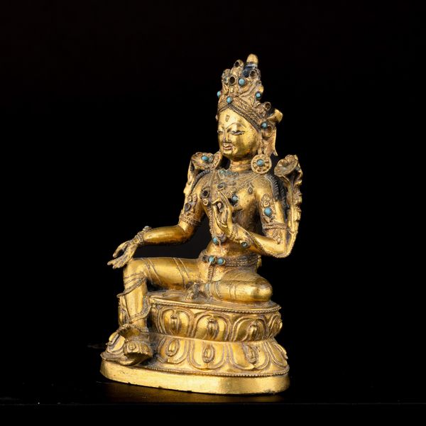 Figura di Tara seduto su doppio fior di loto in bronzo dorato, tracce di policromia e innesti in turchese, Tibet, XVII -  XVIII secolo  - Asta Fine Asian Works of Art - Associazione Nazionale - Case d'Asta italiane